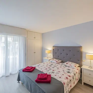 Sale of middle floor apartment in Estepona