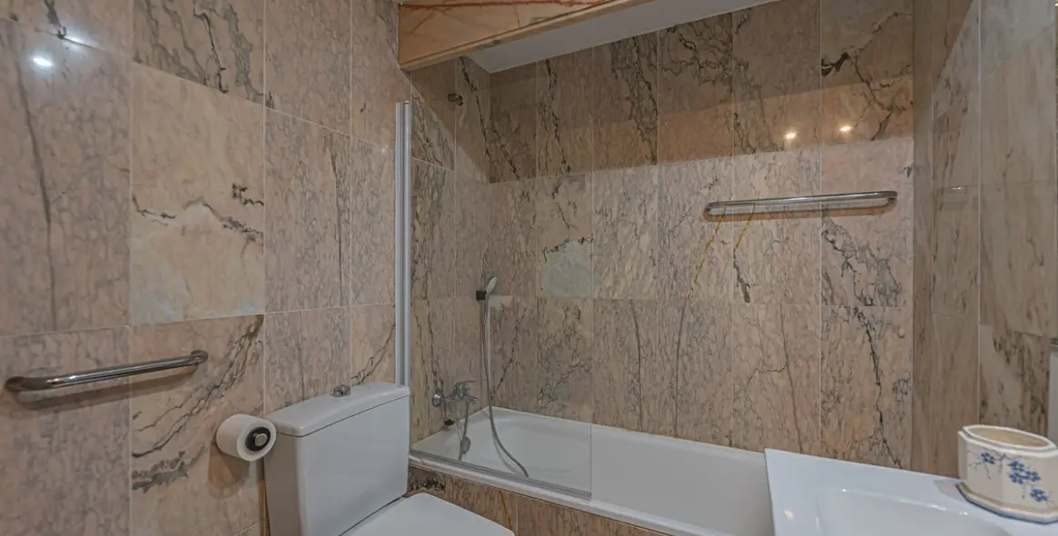 Продажа апартаментов на среднем этаже в Estepona 17