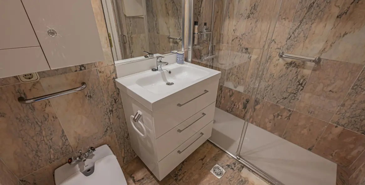 Продажа апартаментов на среднем этаже в Estepona 19