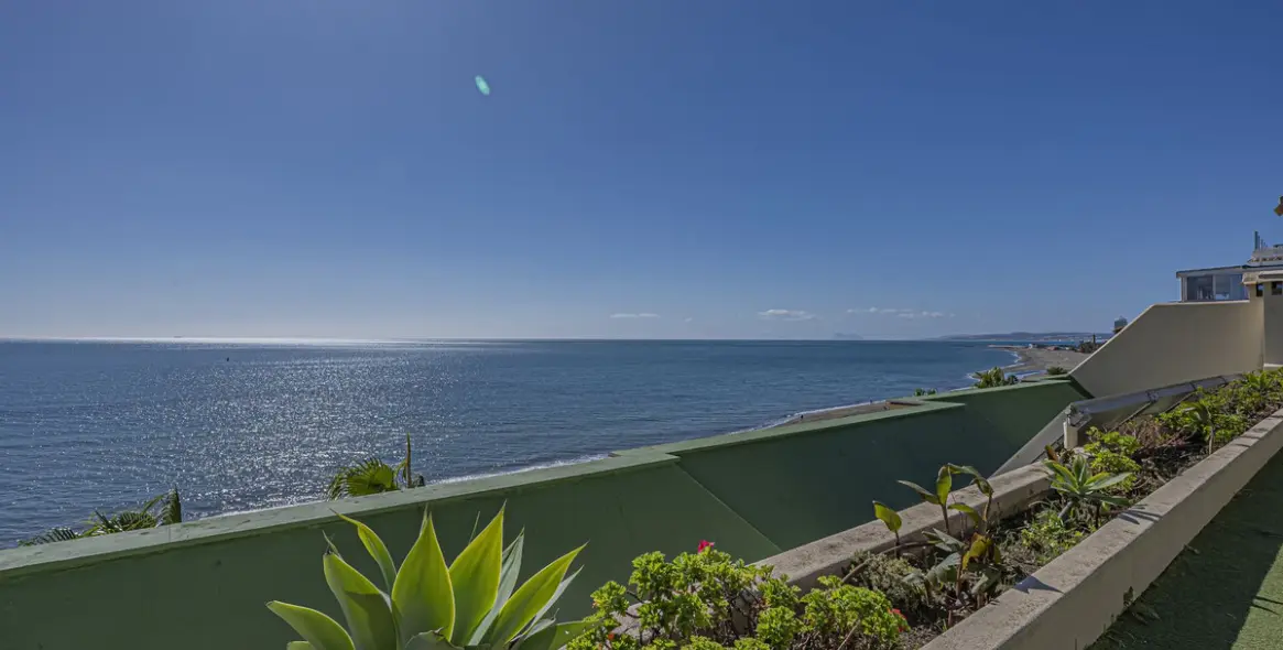 Sale of middle floor apartment in Estepona 23