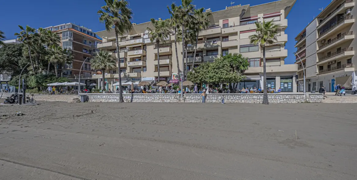 Sale of middle floor apartment in Estepona 25