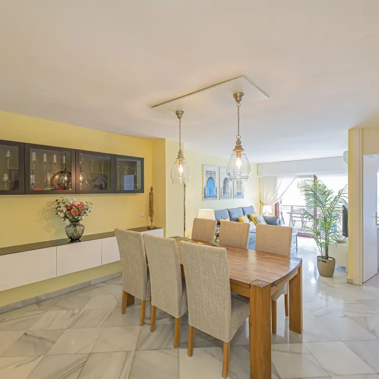 Venta de apartamento en planta media en Estepona