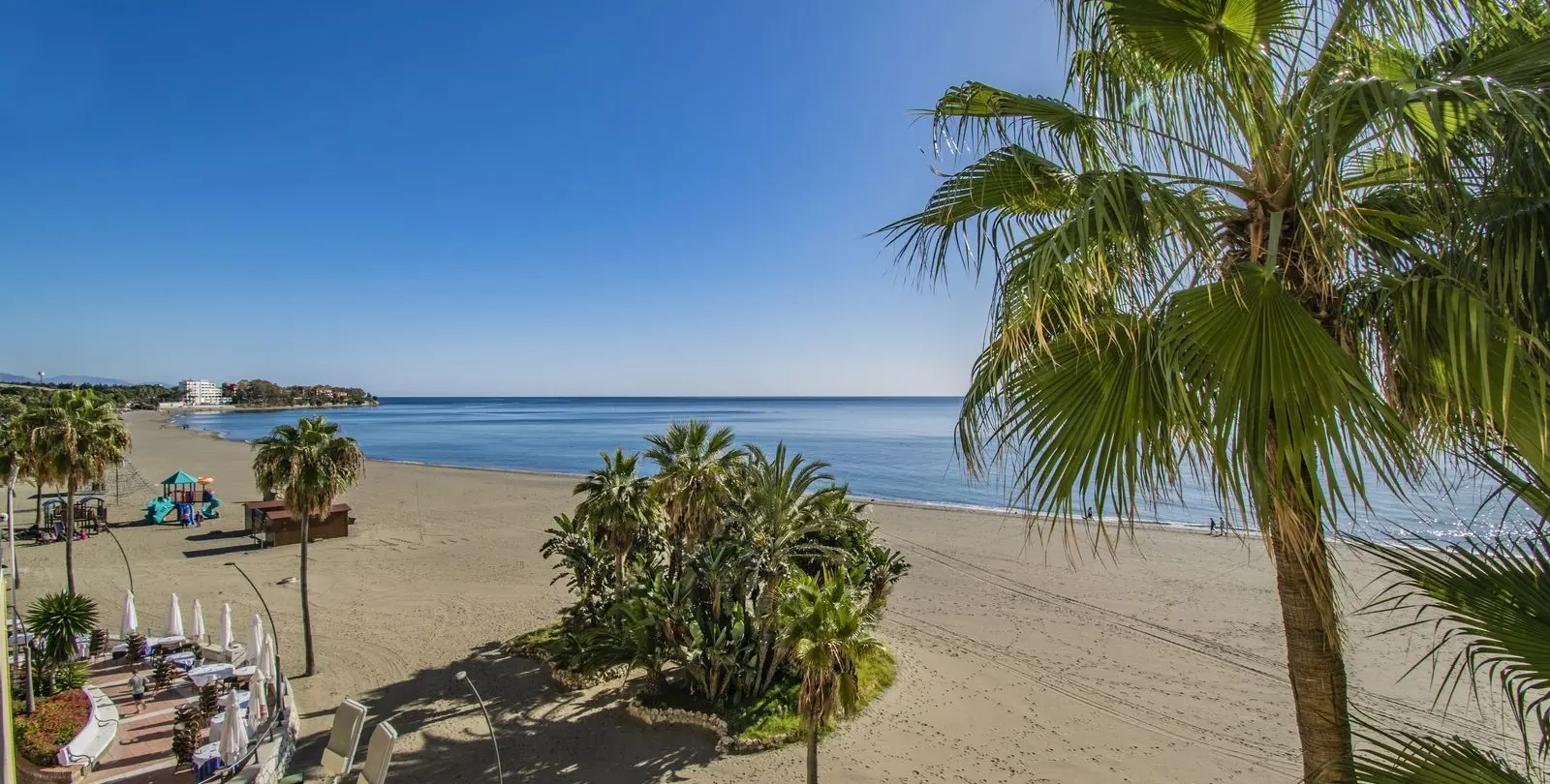 Venta de apartamento en planta media en Estepona 4