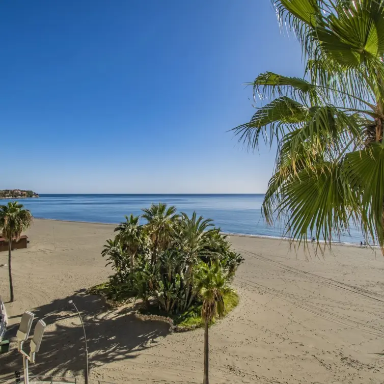 Venta de apartamento en planta media en Estepona