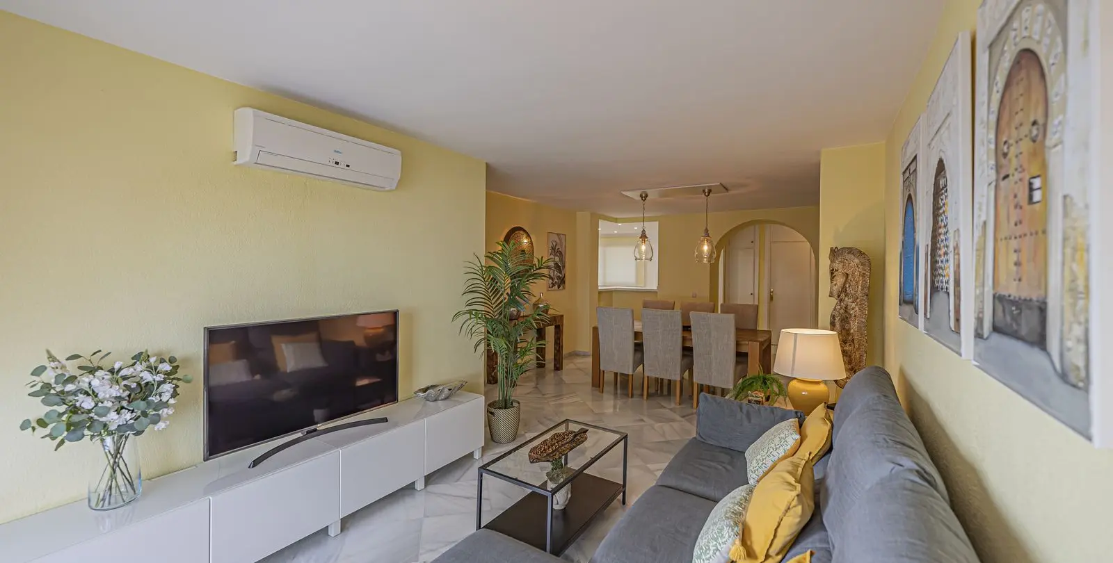 Venta de apartamento en planta media en Estepona 5