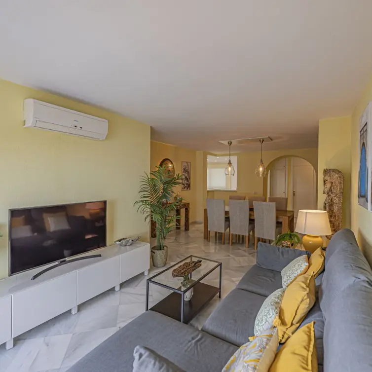 Venta de apartamento en planta media en Estepona