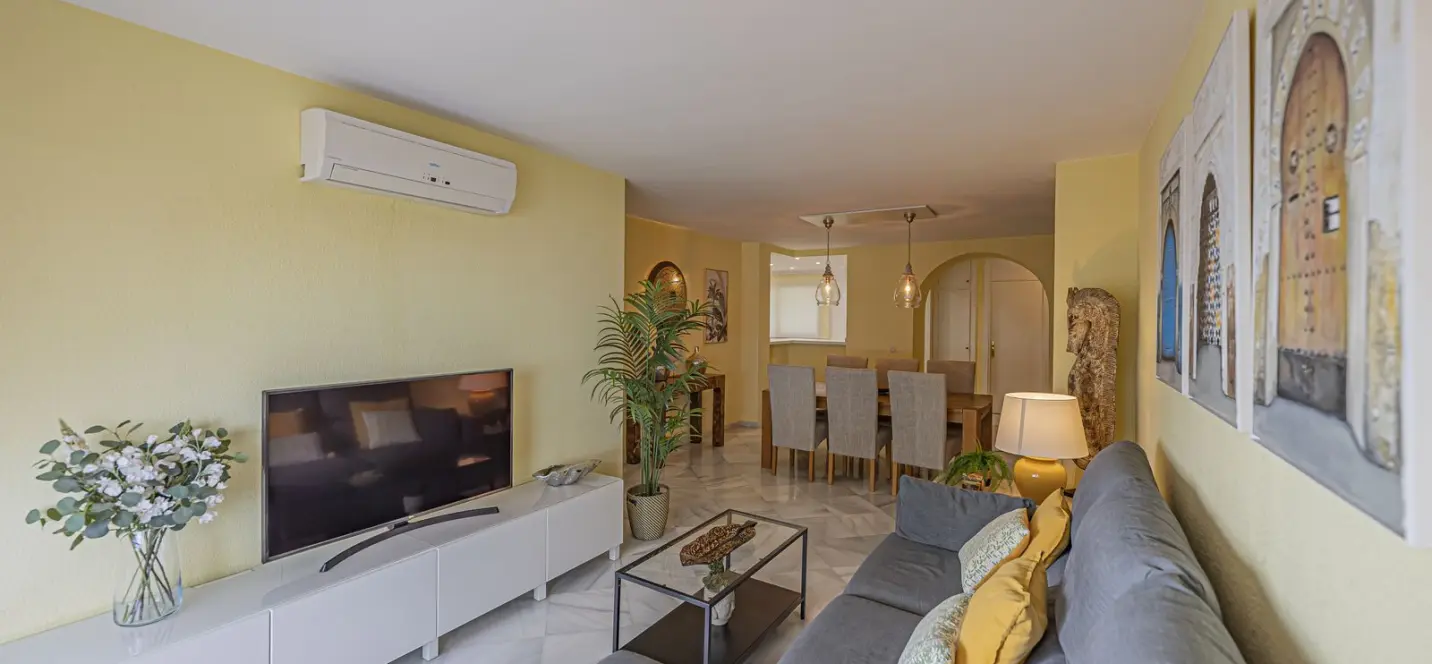 Venta de apartamento en planta media en Estepona 4