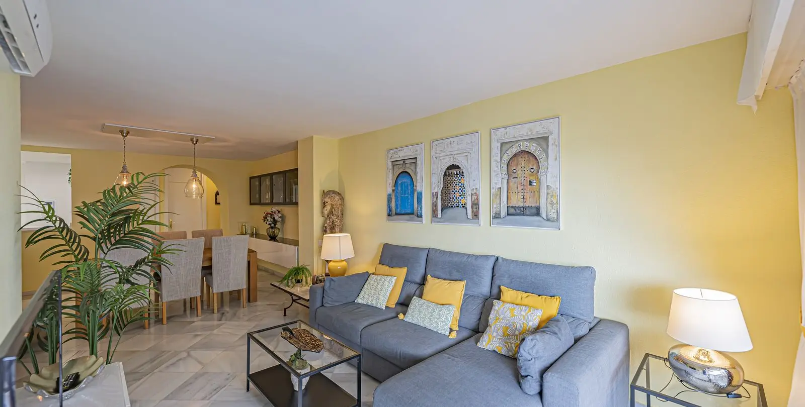 Venta de apartamento en planta media en Estepona 7