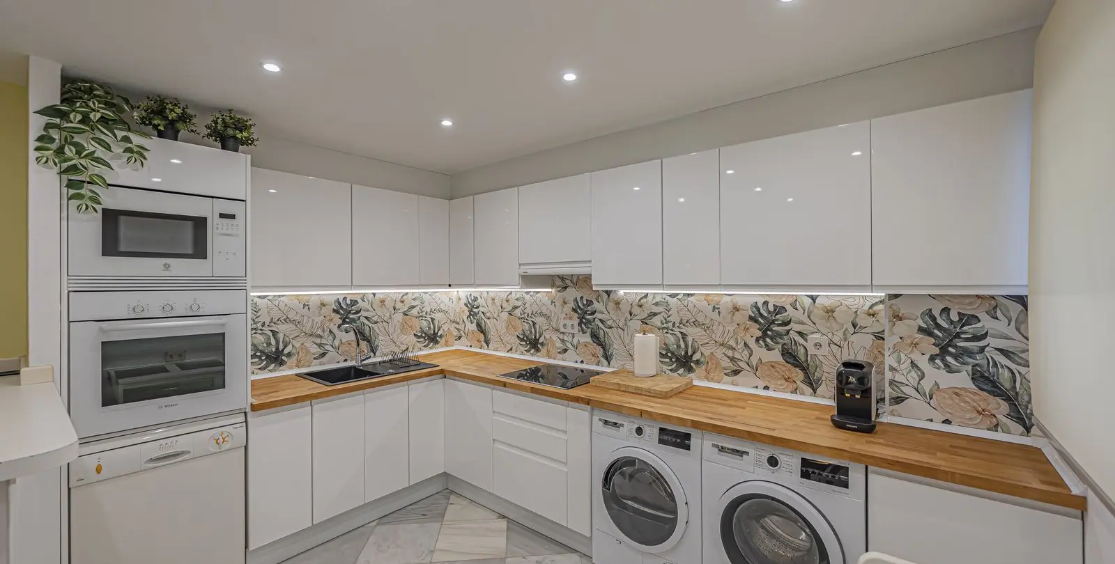 Venta de apartamento en planta media en Estepona 9