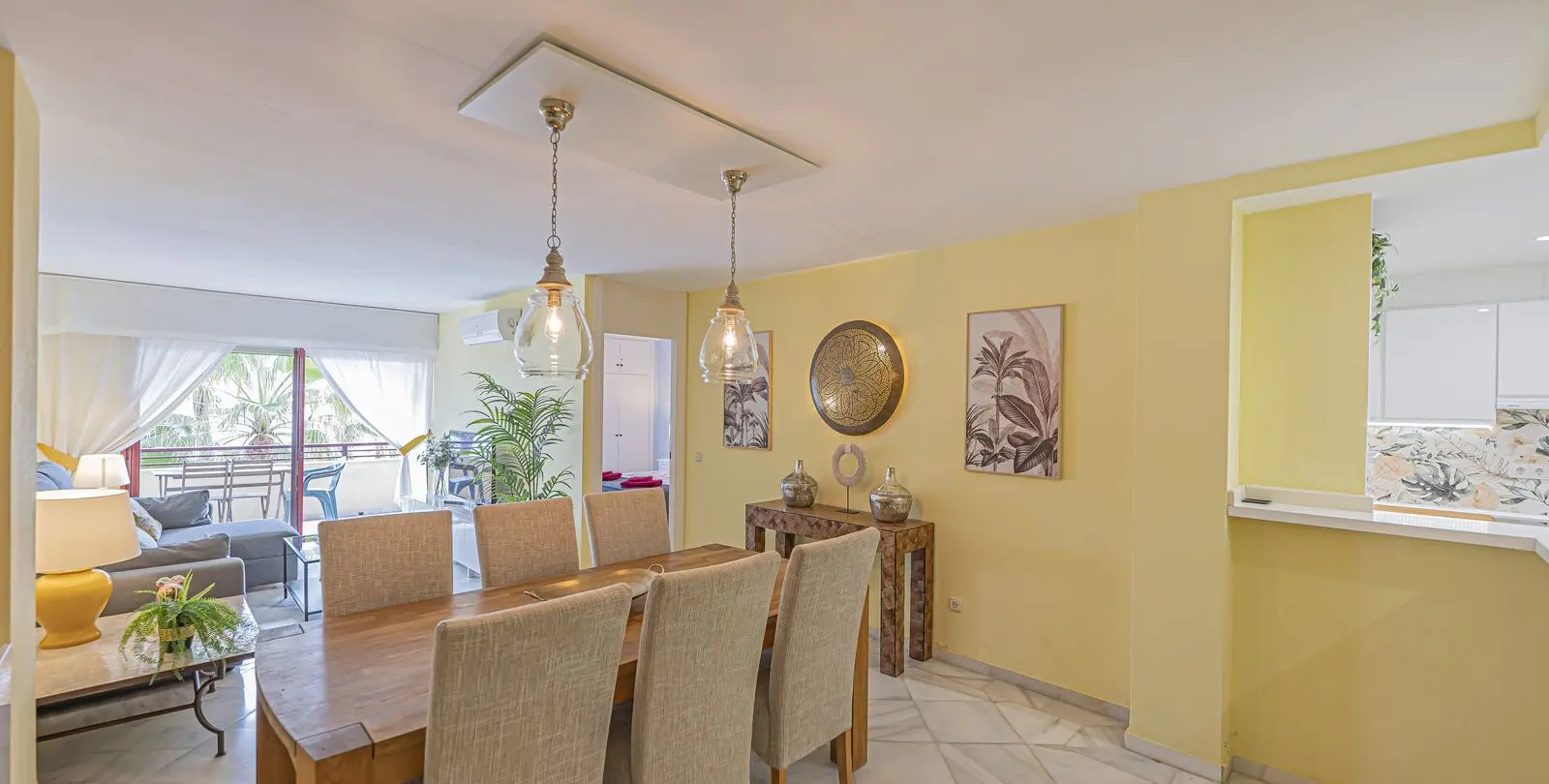 Venta de apartamento en planta media en Estepona 11