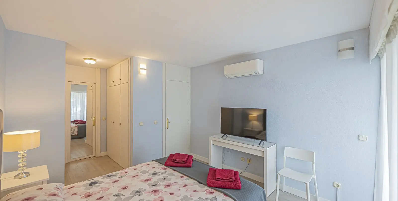 Venta de apartamento en planta media en Estepona 12