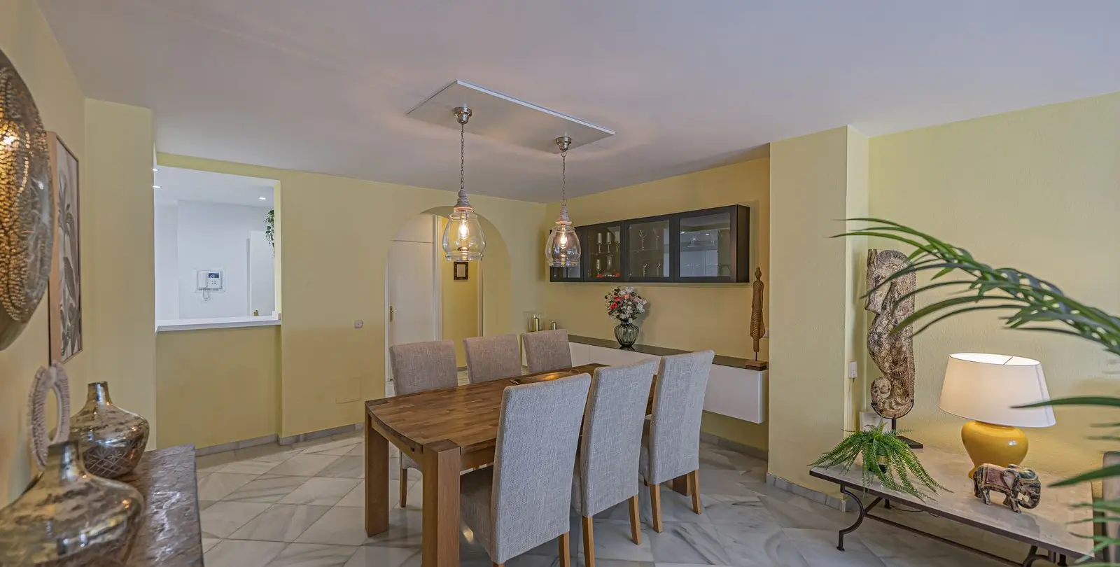 Venta de apartamento en planta media en Estepona 15