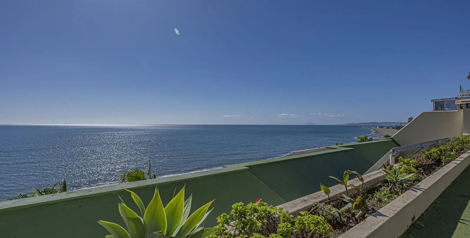 Venta de apartamento en planta media en Estepona 23