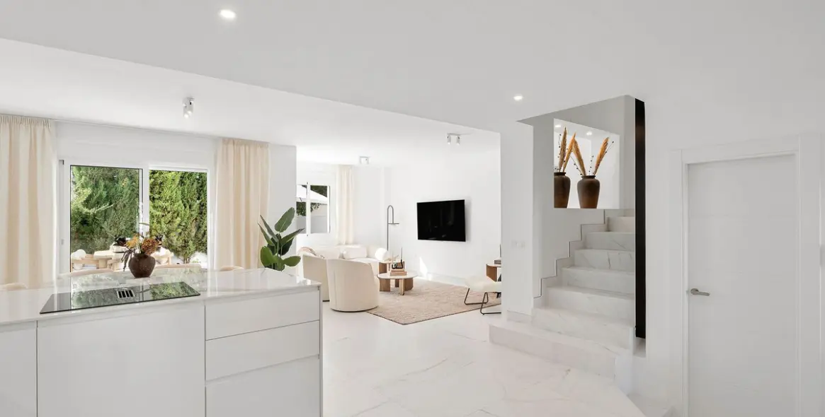 Sale of townhouse in Nueva Andalucía 3