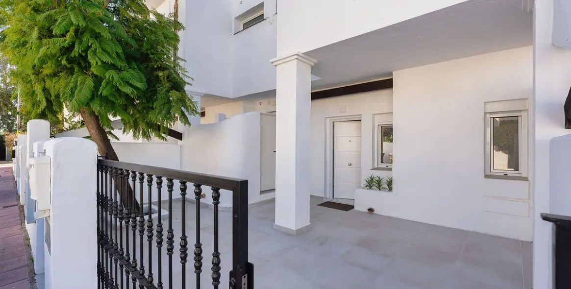 Sale of townhouse in Nueva Andalucía 30