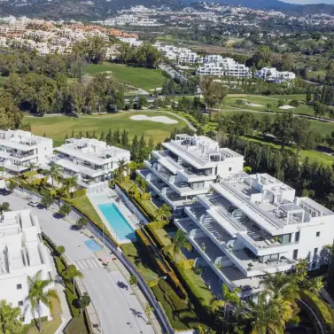 Sale of middle floor apartment in New Golden Mile