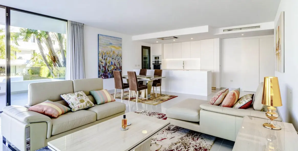 Продажа апартаментов на среднем этаже в New Golden Mile 4