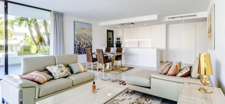 Sale of middle floor apartment in New Golden Mile 3