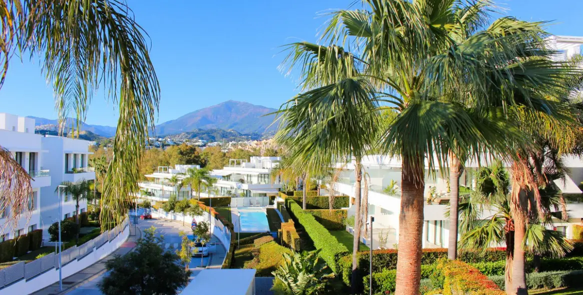 Продажа апартаментов на среднем этаже в New Golden Mile 6