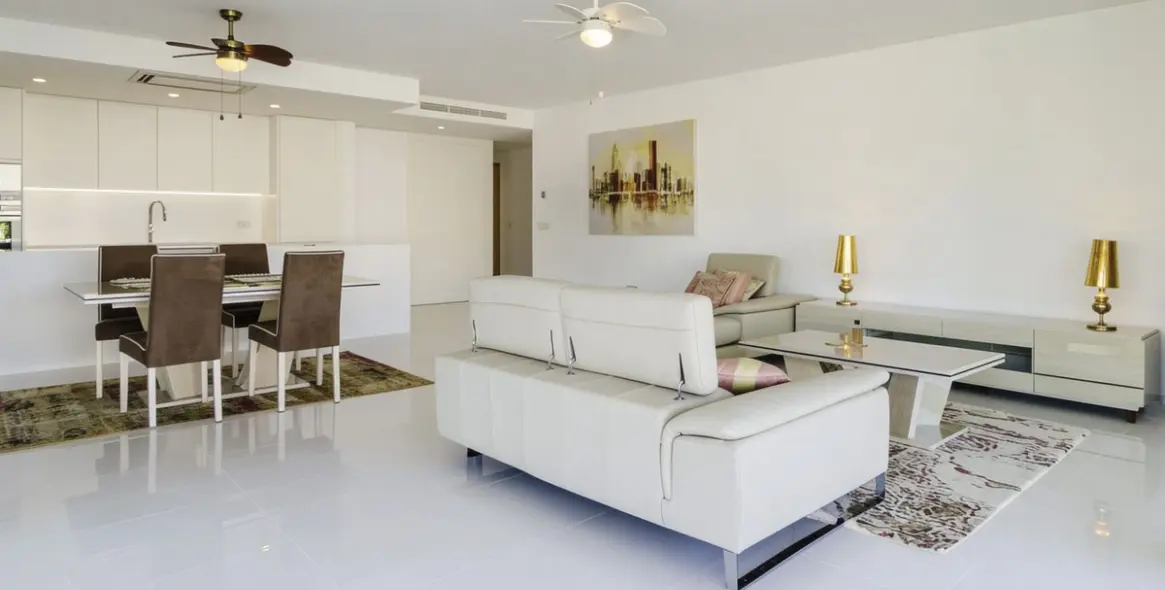 Продажа апартаментов на среднем этаже в New Golden Mile 9