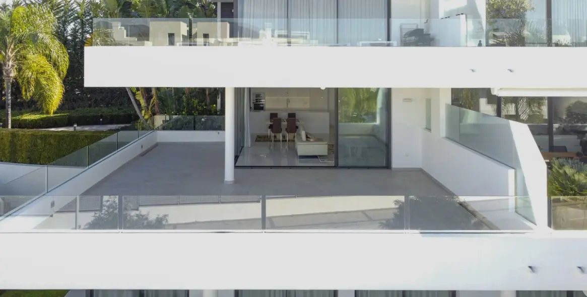 Продажа апартаментов на среднем этаже в New Golden Mile 10