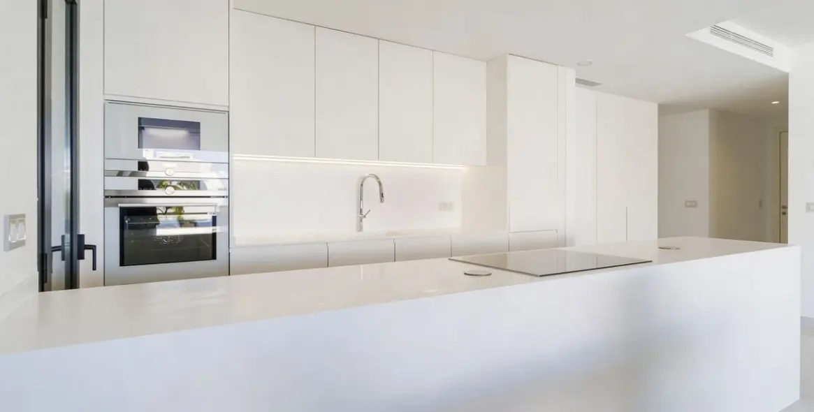 Продажа апартаментов на среднем этаже в New Golden Mile 15