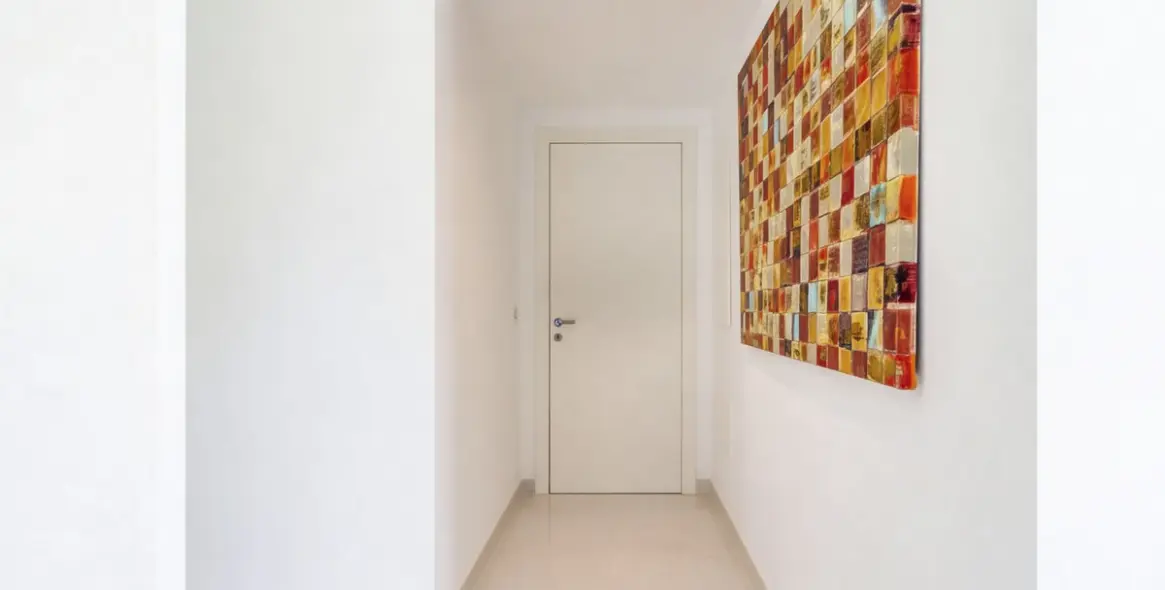 Продажа апартаментов на среднем этаже в New Golden Mile 20