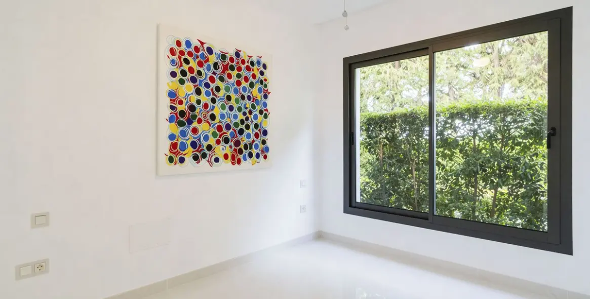 Продажа апартаментов на среднем этаже в New Golden Mile 26