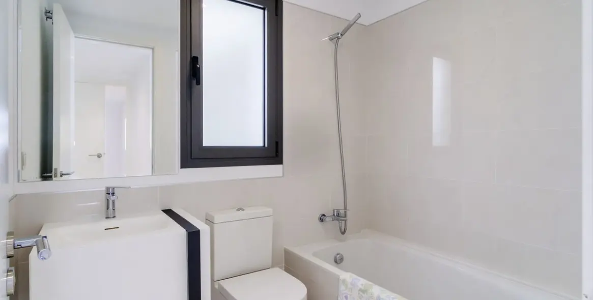 Продажа апартаментов на среднем этаже в New Golden Mile 27