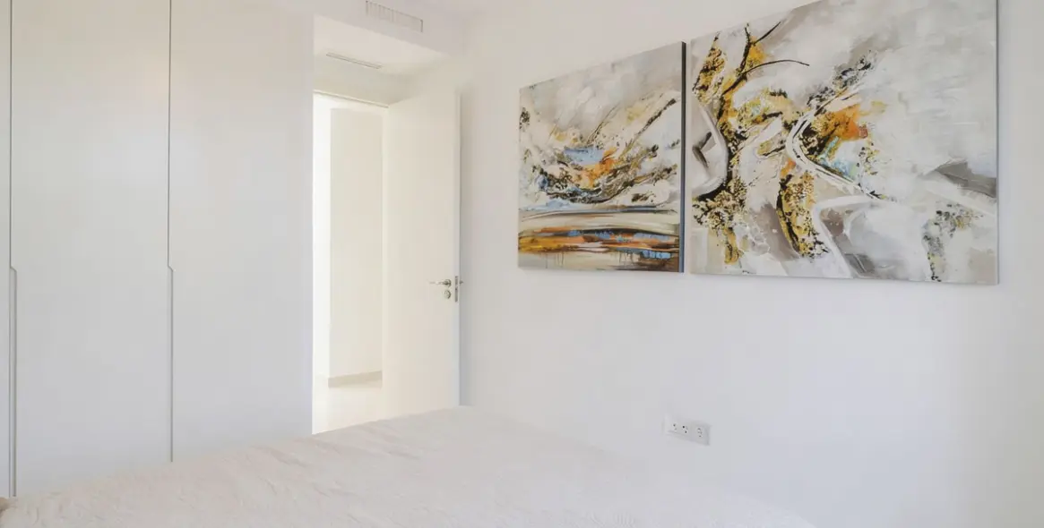 Продажа апартаментов на среднем этаже в New Golden Mile 29