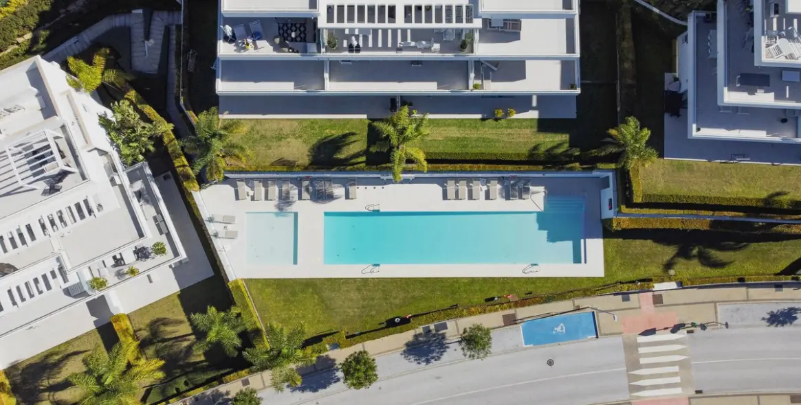 Продажа апартаментов на среднем этаже в New Golden Mile 30