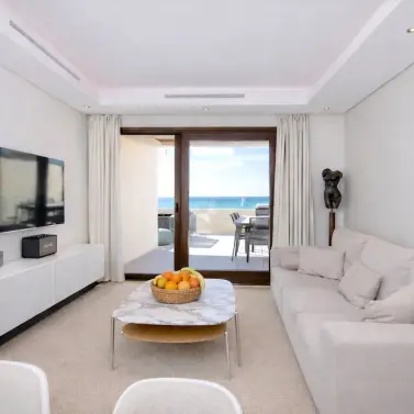 Продажа двухуровневого пентхауса в Estepona