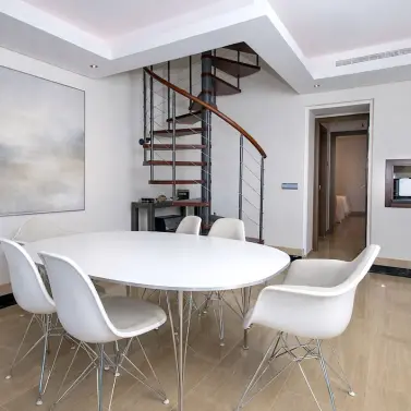 Продажа двухуровневого пентхауса в Estepona