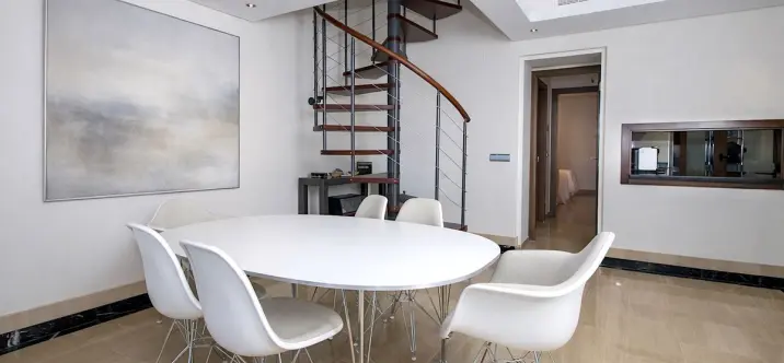 Продажа двухуровневого пентхауса в Estepona 3