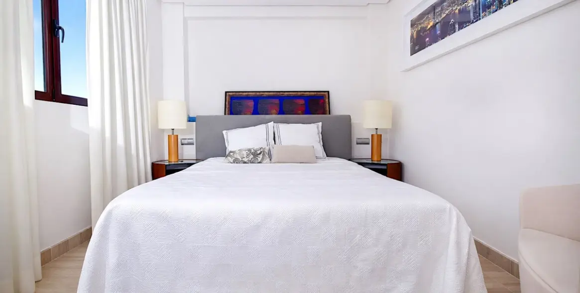 Продажа двухуровневого пентхауса в Estepona 9