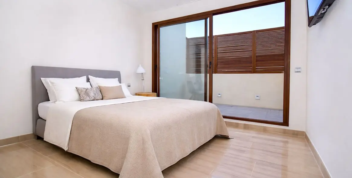 Продажа двухуровневого пентхауса в Estepona 10