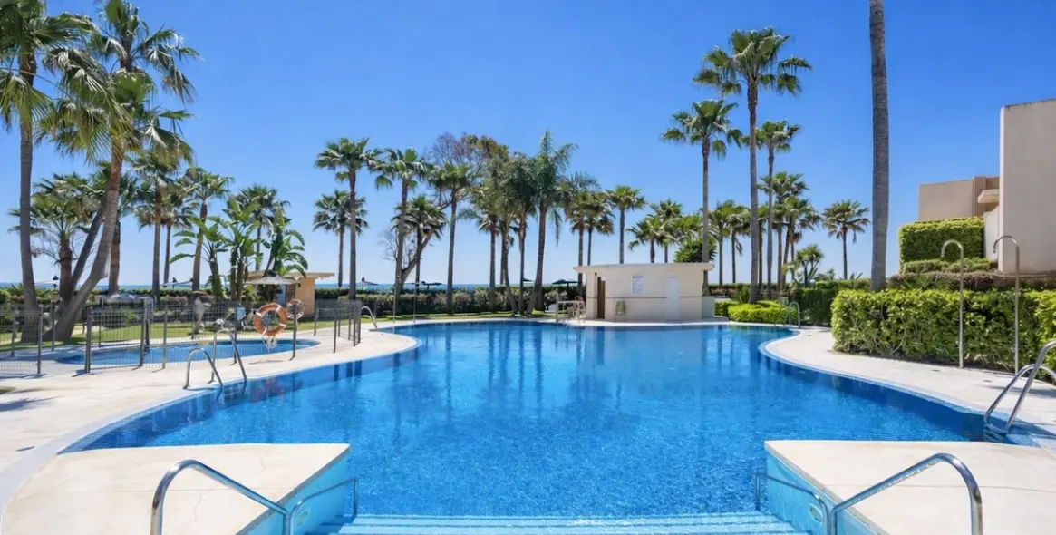 Продажа двухуровневого пентхауса в Estepona 14