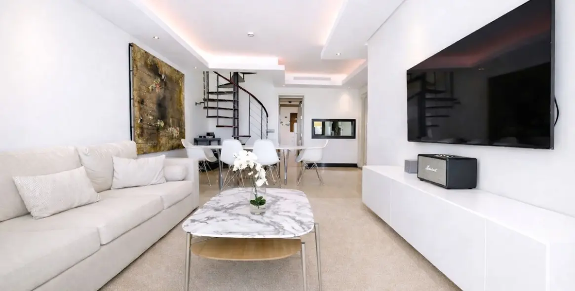 Sale of penthouse duplex in Estepona 2