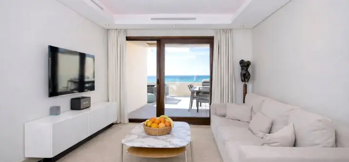 Sale of penthouse duplex in Estepona 2