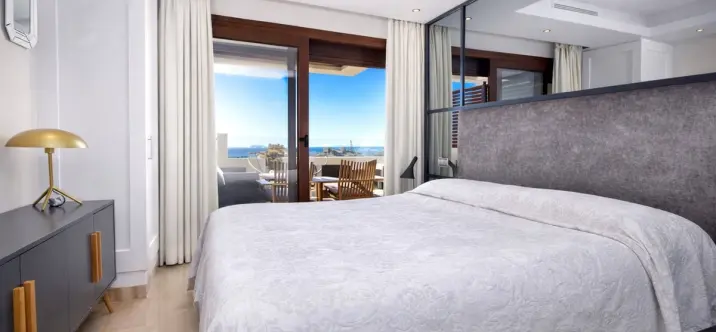Sale of penthouse duplex in Estepona 4