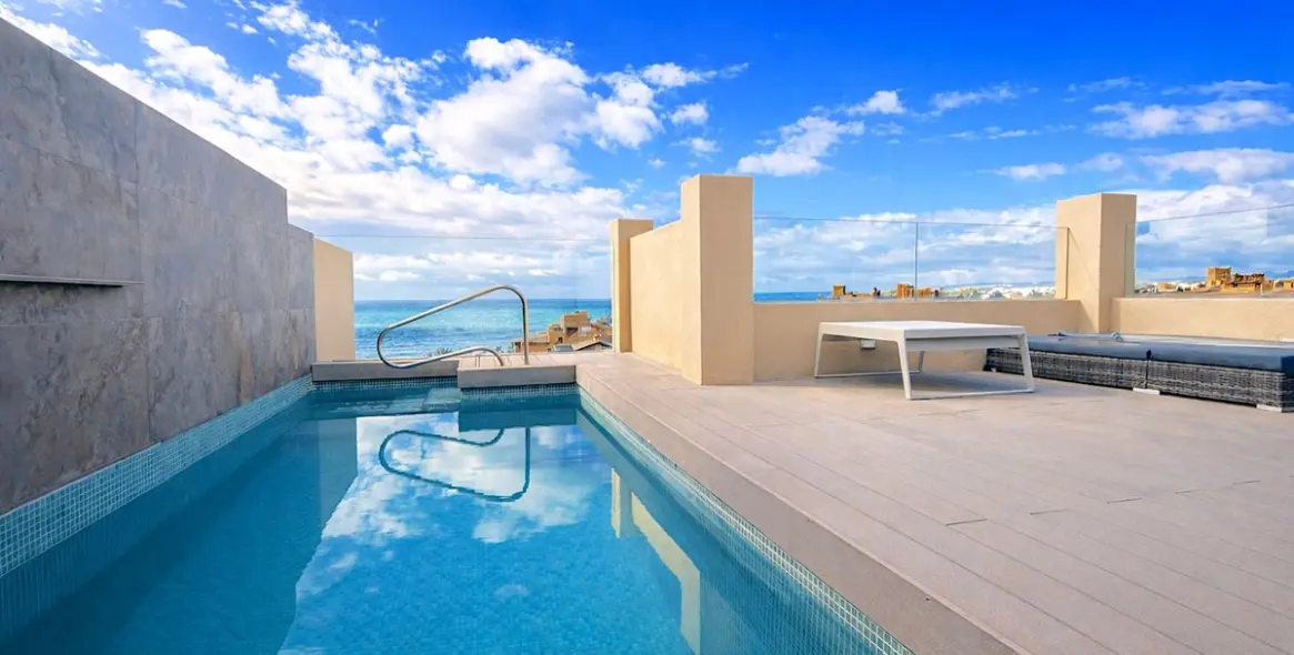 Sale of penthouse duplex in Estepona 12