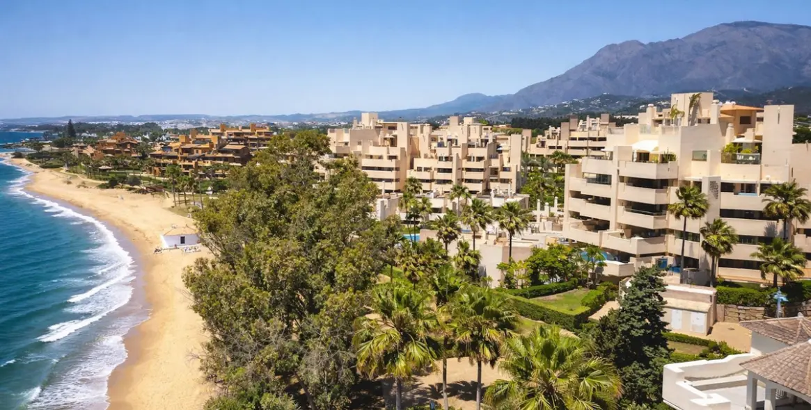 Sale of penthouse duplex in Estepona 17