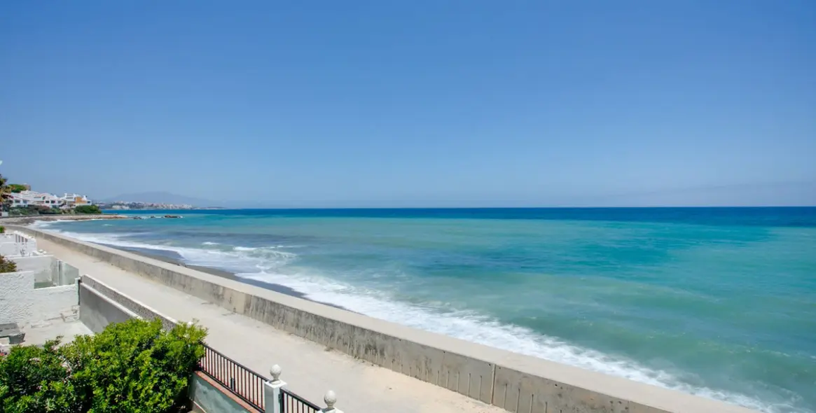 Venta de villa independiente en Estepona 2