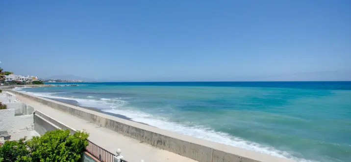 Venta de villa independiente en Estepona 1