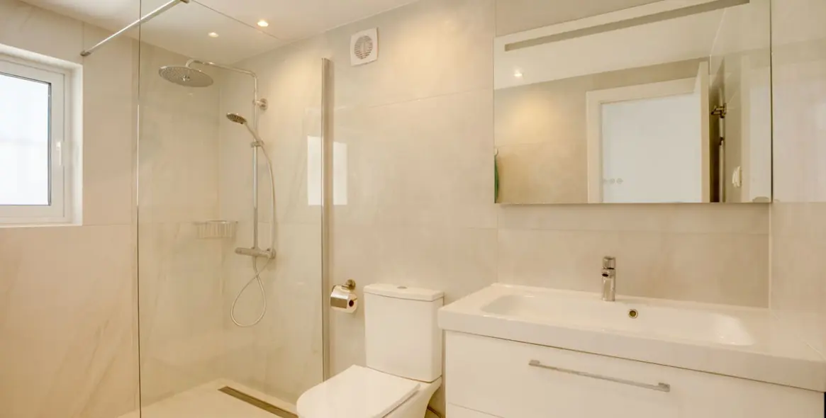 Venta de villa independiente en Estepona 14