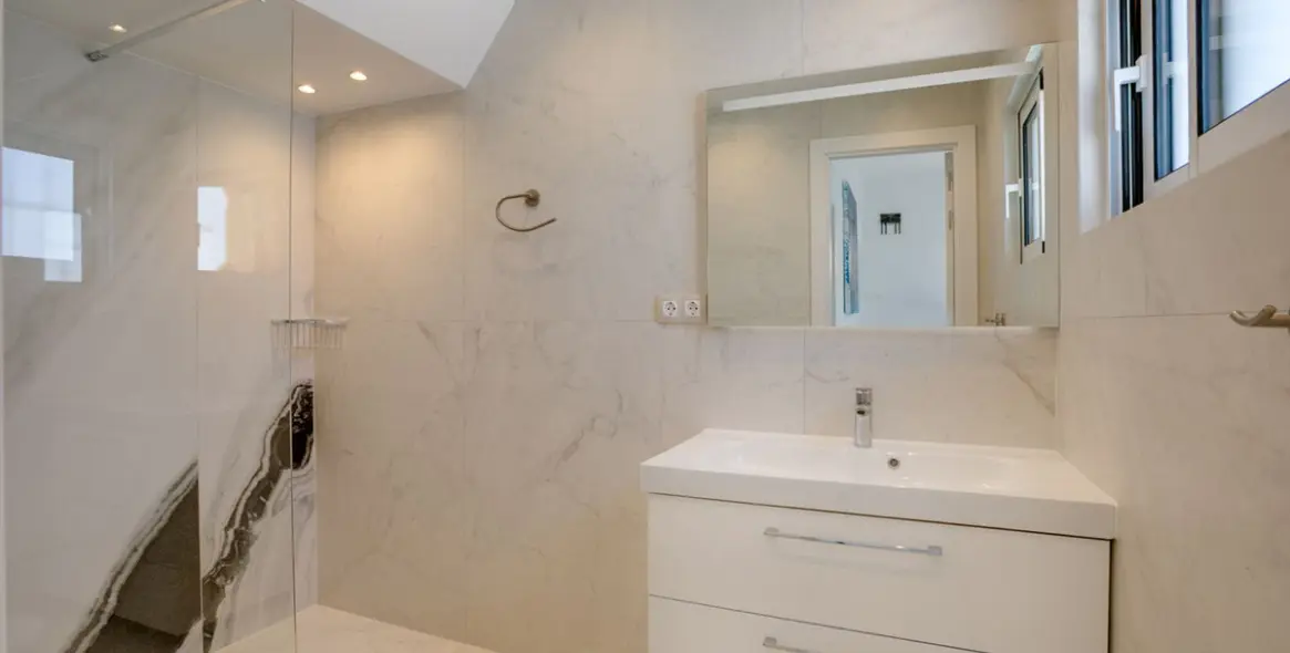 Venta de villa independiente en Estepona 17