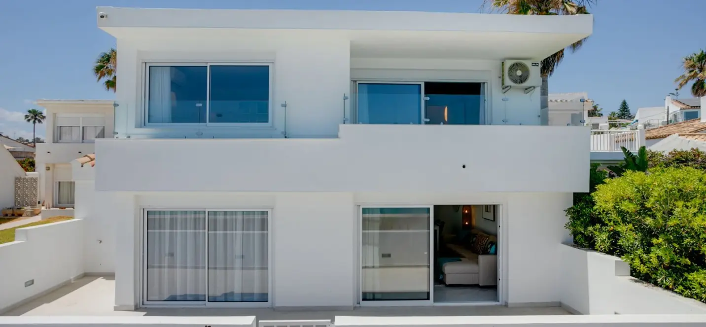 Продажа  отдельно стоящей виллы в Estepona 1