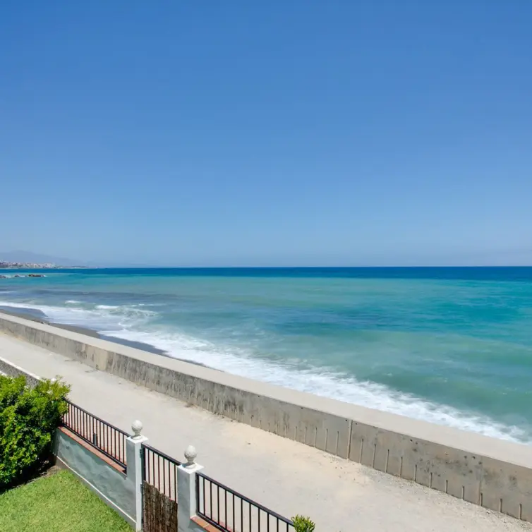 Продажа  отдельно стоящей виллы в Estepona