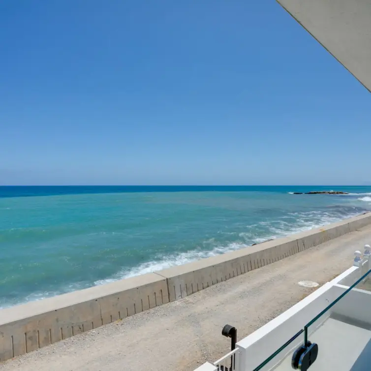 Продажа  отдельно стоящей виллы в Estepona