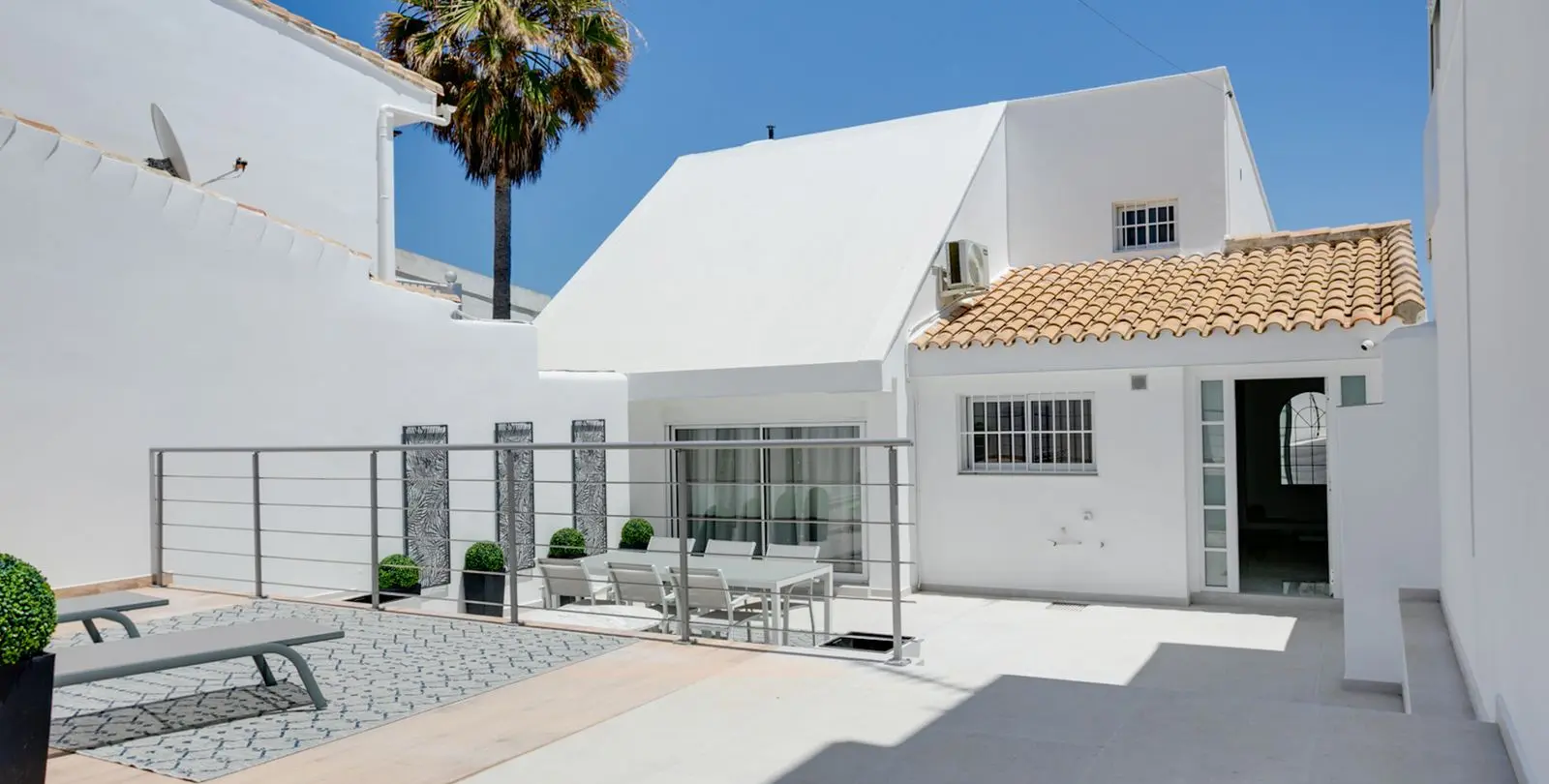 Продажа  отдельно стоящей виллы в Estepona 16